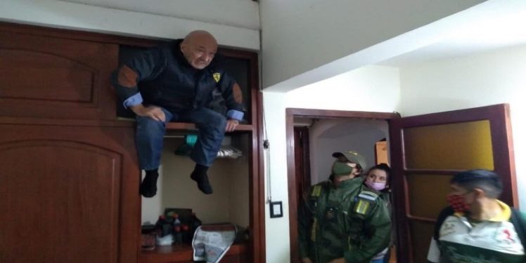 İşkenceci yarbay yıllar sonra saklandığı dolapta yakalandı