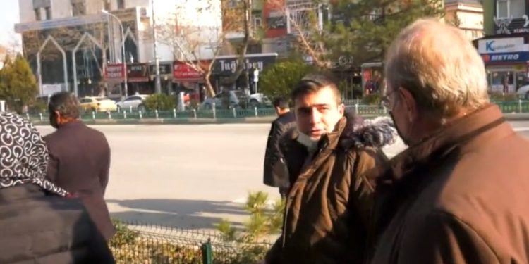 İşsiz gençten Öztrak'a: Yok abi, iş yok yani; anneme ceket aldırdım, utanıyorum