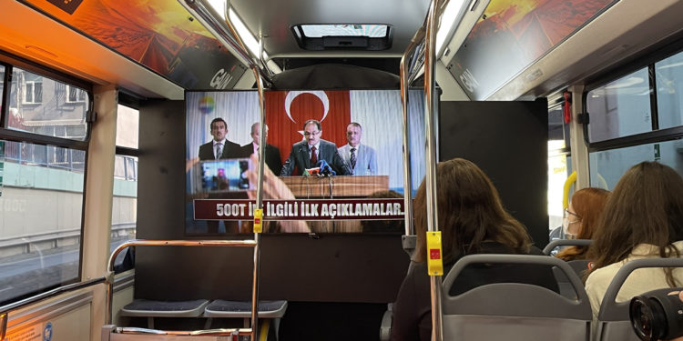 ‘500T Kayıp Otobüs’ dizisinin ön gösterimi 500T otobüsünde yapıldı