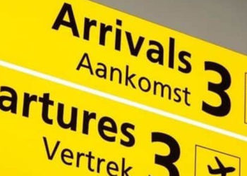 ‘Omicron’ karantinasından kaçan çift uçakta gözaltına alındı