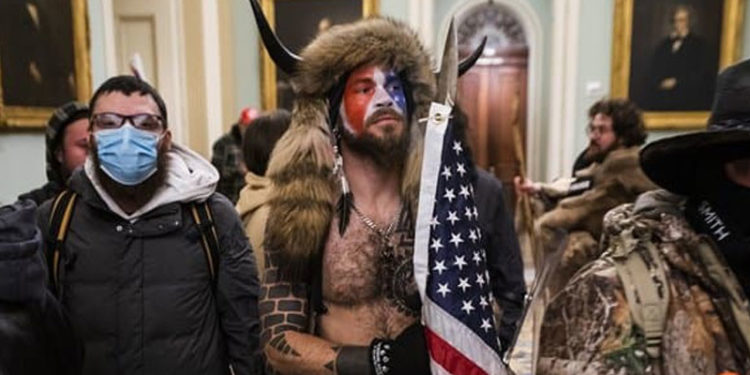 ‘QAnon Şamanı’na hapis cezası