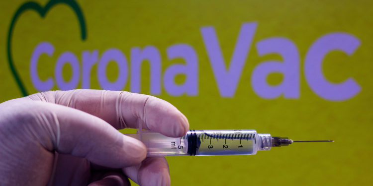 ‘Sinovac yerine yanlışlıkla 6 doz BioNTech aşı yaptı’ iddiası: Hemşireye inceleme