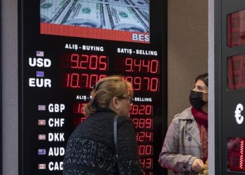 “16.30” rekoru: Dolar ve altın uçtu