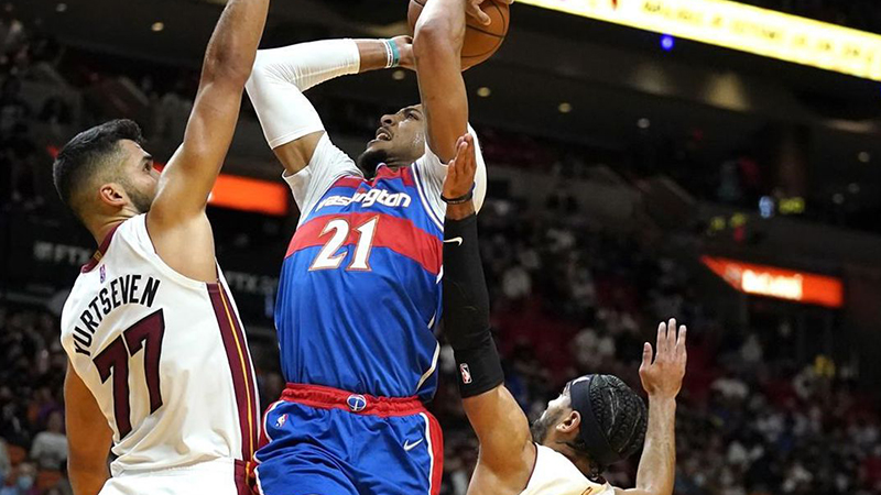 Ömer Faruk Yurtseven double-double yaptı, Miami Heat seriyi 4 maça çıkardı