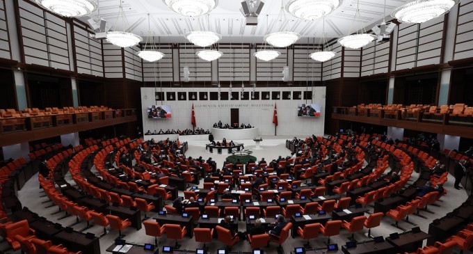 İmralı tecridine tepki: Öcalan'ın ülkeye barışı getireceğini biliyorsunuz