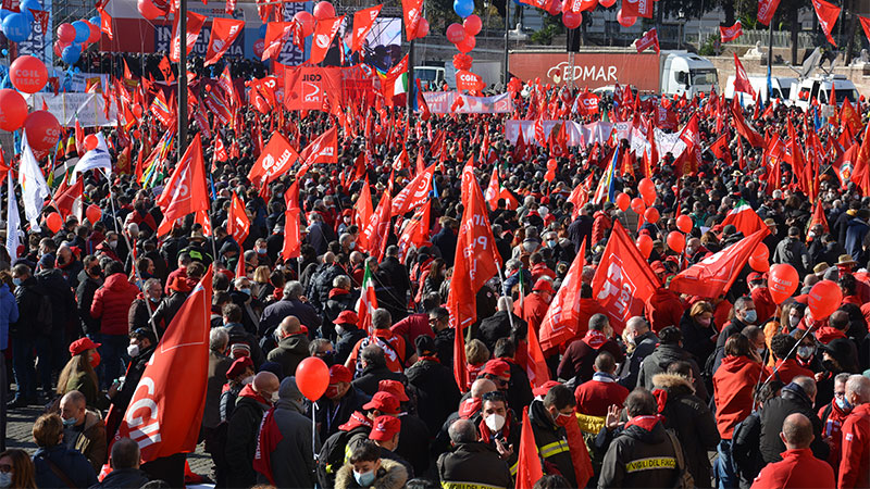 İtalya'da bütçe taslağına karşı genel greve gidildi