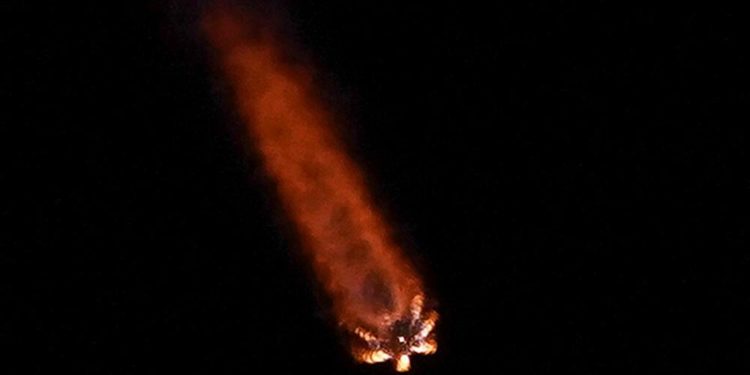 NASA, ‘kara deliklerin sırrını çözmek’ için SpaceX Falcon 9 roketini uzaya gönderdi