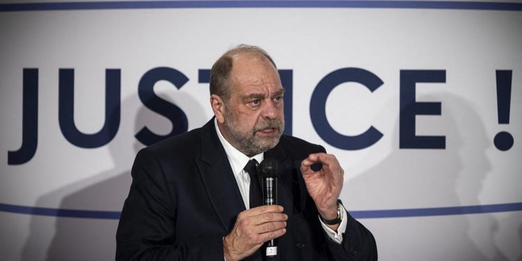 Fransa’da isteyen herkes yetişkin yaşa gelince annesinin kızlık soyadını alabilecek