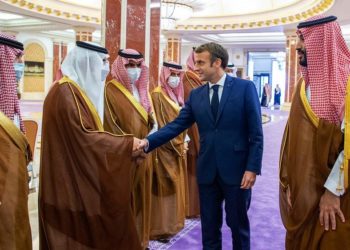 Macron, Suudi Arabistan ve Lübnan arasındaki diplomatik krizde arabuluculuk üstlendi