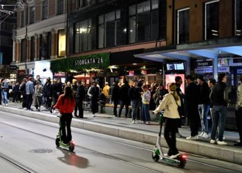 Norveç’te Noel yemeğine katılan 120 kişide Omicron varyantına rastlandı