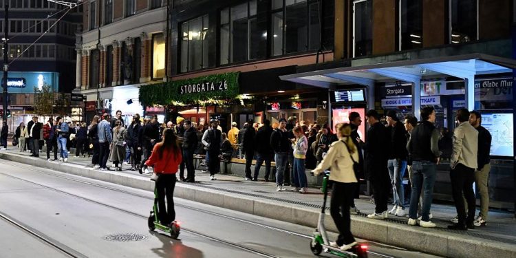 Norveç’te Noel yemeğine katılan 120 kişide Omicron varyantına rastlandı