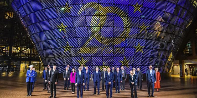 Dünyanın en güçlü ikinci rezerv para birimi Euro 20 yaşında