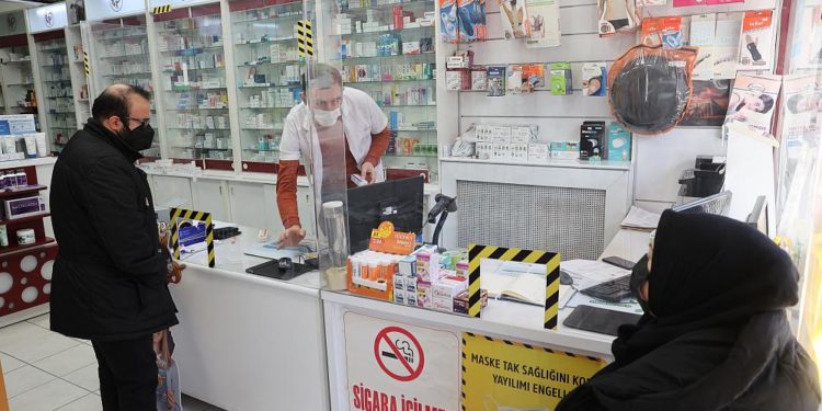 ‘Türkiye’de döviz krizi, ithal ilaç sıkıntısına yol açtı’