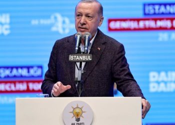 Erdoğan: 15 bin kişiyi çıkarıp, terör örgütüyle iltisaklıların da olduğu 45 bin kişiyi işe aldılar
