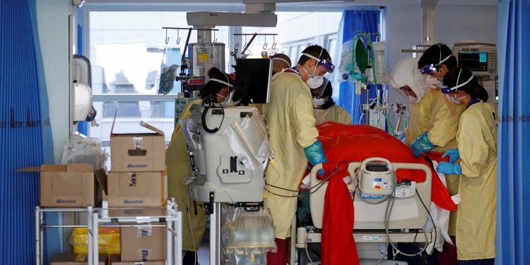 İngiltere’de yoğun bakımdaki Covid-19 hastalarının yüzde 90’ı hatırlatma dozunu olmamış