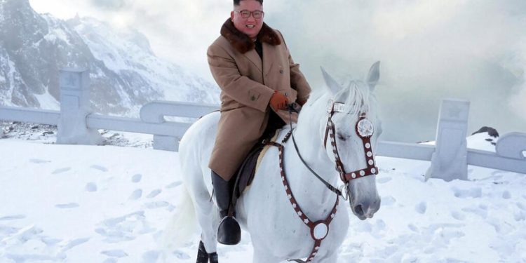 Kuzey Koreliler, ölümünün 10. yıl dönümünde eski liderleri Kim Jong-il’i andı