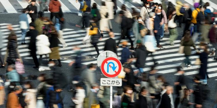 Pfizer: Koronavirüs pandemisi 2024 yılına uzayabilir