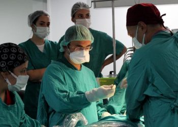 Tıbbi cihaz sektörü firmaları hastanelerden alacaklarını tahsil edemiyor; ameliyatlar durabilir