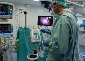 Avusturya’da hastasının yanlış bacağını kesen doktora para cezası