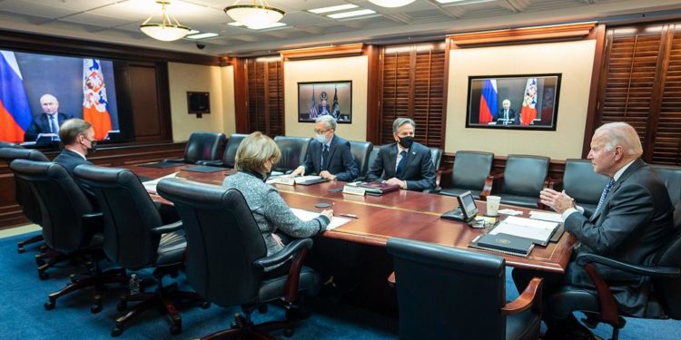 Biden’dan Putin’e: Ukrayna’yı işgal halinde korkunç bedel ödersiniz, yıkıcı ekonomik sonuçları olur