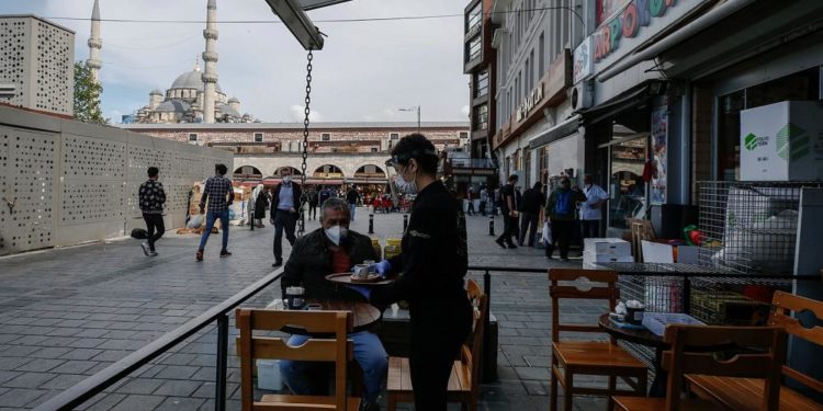 Türkiye’de istihdamdaki 100 kişiden 9’u ücretsiz aile işçisi