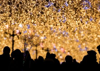 Avrupa’da yılbaşı kutlamaları: Kurşun dökmek, üzüm yemek, sandalyeden atlamak