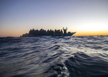 Yunanistan açıklarında göçmen yüklü tekne battı: 1 kişi öldü, 12 kişi kurtarıldı