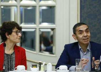 Uğur Şahin: Omicron varyantı nedeniyle herhangi bir korku duymaya gerek yok