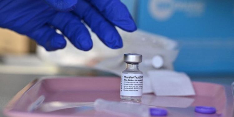 İki doz BionTech/Pfizer aşısı Omicron varyantına karşı hastaneye yatışta yüzde 70 koruma sağlıyor