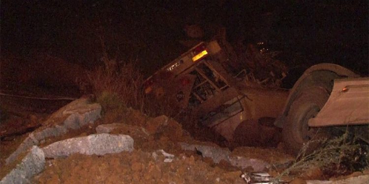 17 ton oksijen yüklü tanker dereye uçtu