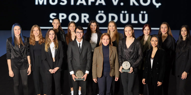 2021 Mustafa V. Koç Spor Ödülü'nün sahibi Mete Gazoz oldu