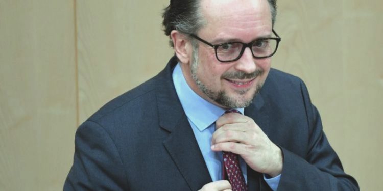 3 haftadır görevde olan Avusturya Başbakanı Schallenberg istifa etti