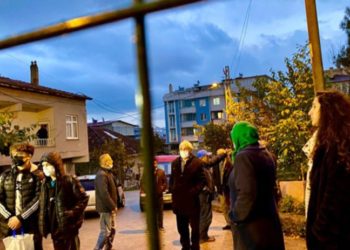 50 yıllık sokağı tel örgüyle kapatan şirket: Tapulu mülkümüz, şimdiye kadar idare ettik