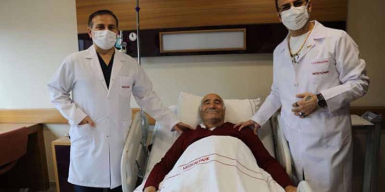 8 saat kalbi durdurularak yapılan ameliyatla sağlığına kavuştu