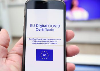 AB içerisindeki seyahatlerde aşı sertifikalarına 9 aylık geçerlilik süresi getirildi