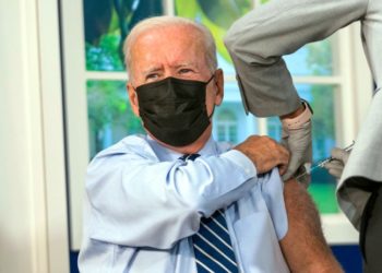 ABD federal mahkemesi, Biden’ın zorunlu aşı kararını engelledi