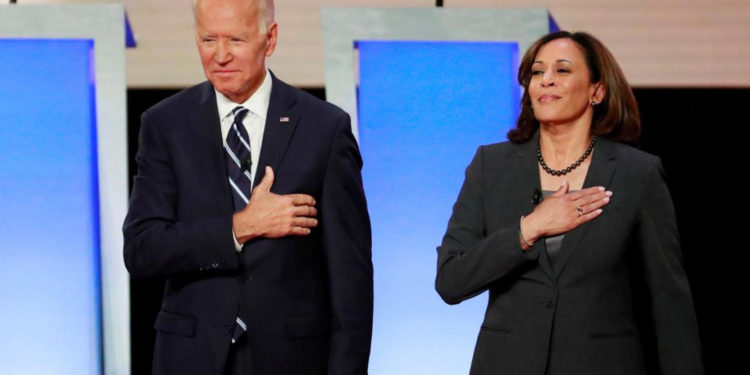 ABD'de Omicron vaka sayıları artıyor; Biden ve Harris'in onay oranları düşüyor