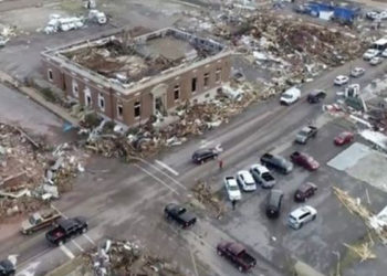 ABD'de yaşanan kasırga ve hortumlar nedeniyle 100'den fazla kişinin öldüğünden endişe ediliyor