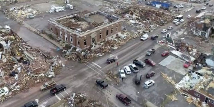 ABD'de yaşanan kasırga ve hortumlar nedeniyle 100'den fazla kişinin öldüğünden endişe ediliyor