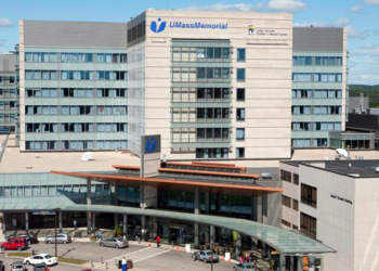 ABD'deki bir hastane, Covid-19 aşısı yaptırmayan 200'e yakın çalışanı işten çıkardı