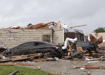 ABD'deki kasırgada en az 50 kişi hayatını kaybetti: Amazon deposunda 100 işçi mahsur