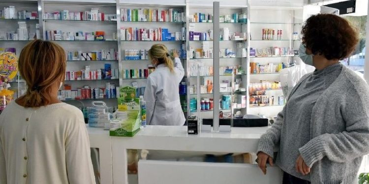 AFP: Döviz krizi yaşanan Türkiye’de halk ilaç sıkıntısı nedeniyle eczane eczane geziyor