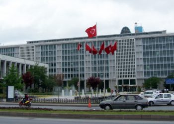 AKP MKYK Üyesi, İBB için 'derhal erken seçim' istedi