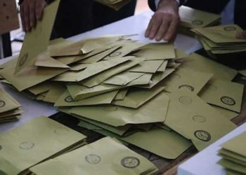 AKP, Seçim Yasası'nı en geç Mart başında değiştirmek istiyor