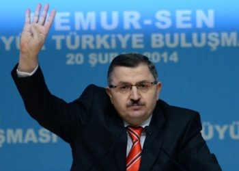 AKP'li Gündoğdu: Ekonomi harika olmasına rağmen kur operasyonları yapılıyor