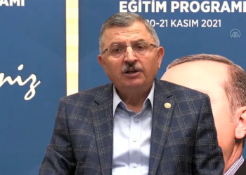 AKP'li Gündoğdu: Ekonominin ve ticaretin tüm argümanları harika işlemesine rağmen rağmen kur üzerinden operasyonlar çekildiğini görüyoruz