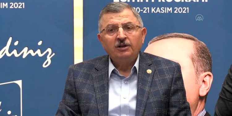AKP'li Gündoğdu: Ekonominin ve ticaretin tüm argümanları harika işlemesine rağmen rağmen kur üzerinden operasyonlar çekildiğini görüyoruz