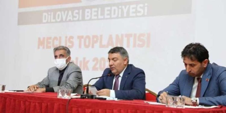 AKP'li başkandan Kanada'ya giden gençlere: Ne kadar gay varmış