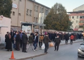 AKP’li Çamlı: Halk Ekmek kuyrukları fotoğraf çekmek için oluşturuluyor