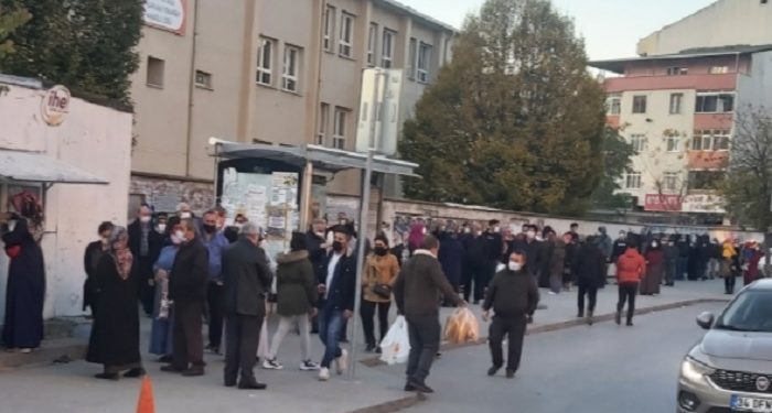 AKP’li Çamlı: Halk Ekmek kuyrukları fotoğraf çekmek için oluşturuluyor